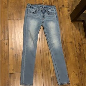 American Eagle Light Wash Blue Jeans